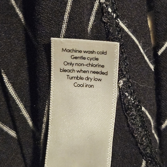 Athleta Black and White Chevron Mini Dress size Medium - Picture 8 of 9